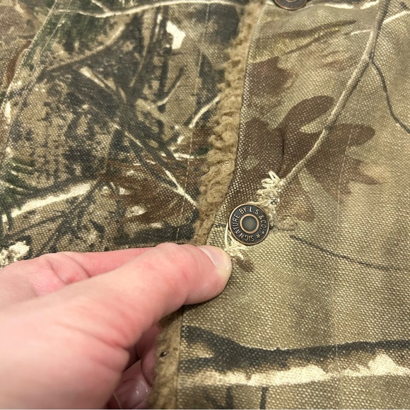 Men’s Levi’s Levi Strauss Signature Sherpa Lined Camouflage Canvas Vest Realtree - Picture 4 of 12